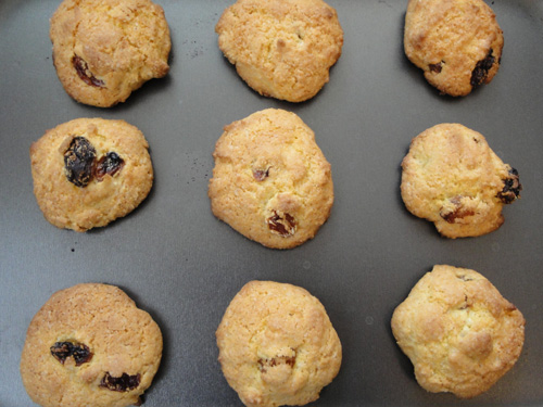 Кукурузное печенье с розмарином и изюмом